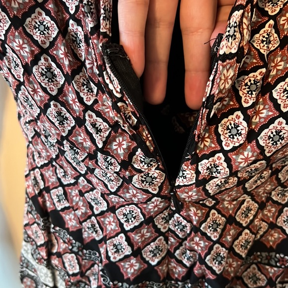 ✨3 FOR $15 SALE✨ Medallion Challis Romper By Sadie Robertson X Wild Blue - Picture 7 of 9